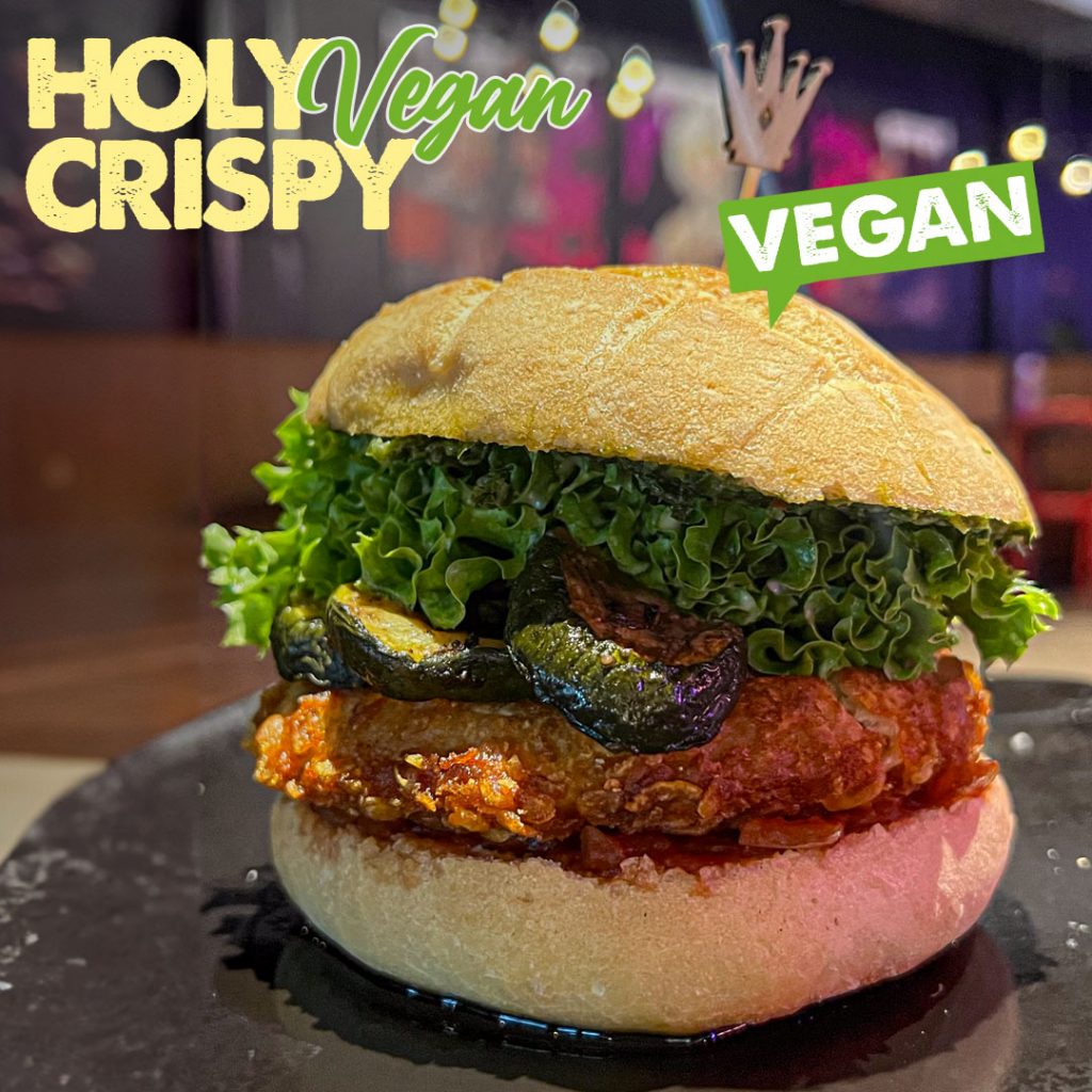 Bild des Holy Vegan Crispy Burger mit pflanzlichem Crispy Patty, Zucchini, Rucola Pesto, Tomatensalsa, Salat und einem Tartaruga Bun bei HolyMoly Burger & Bar Neuwied